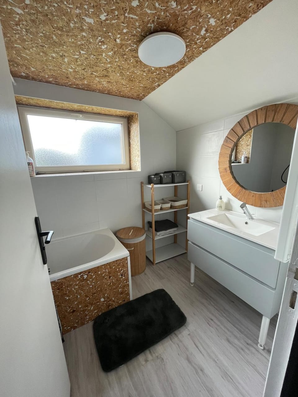 Bathroom, towels