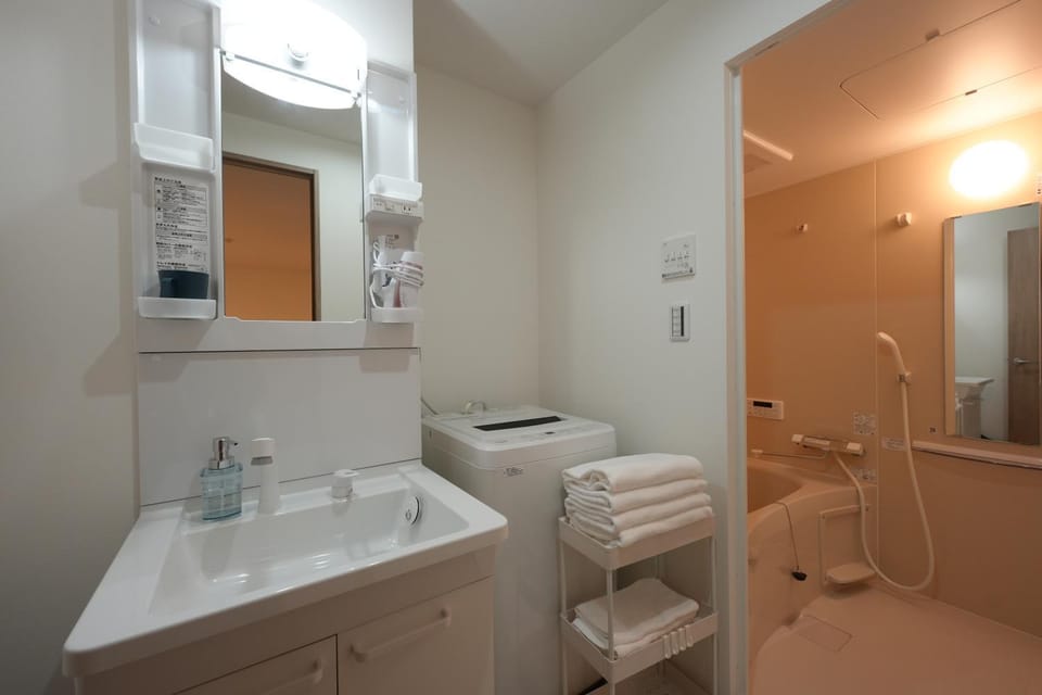 New OPEN!難波まで電車で5分!花園町駅徒歩1分!ホテルリネン使用 205 Apartment in Osaka