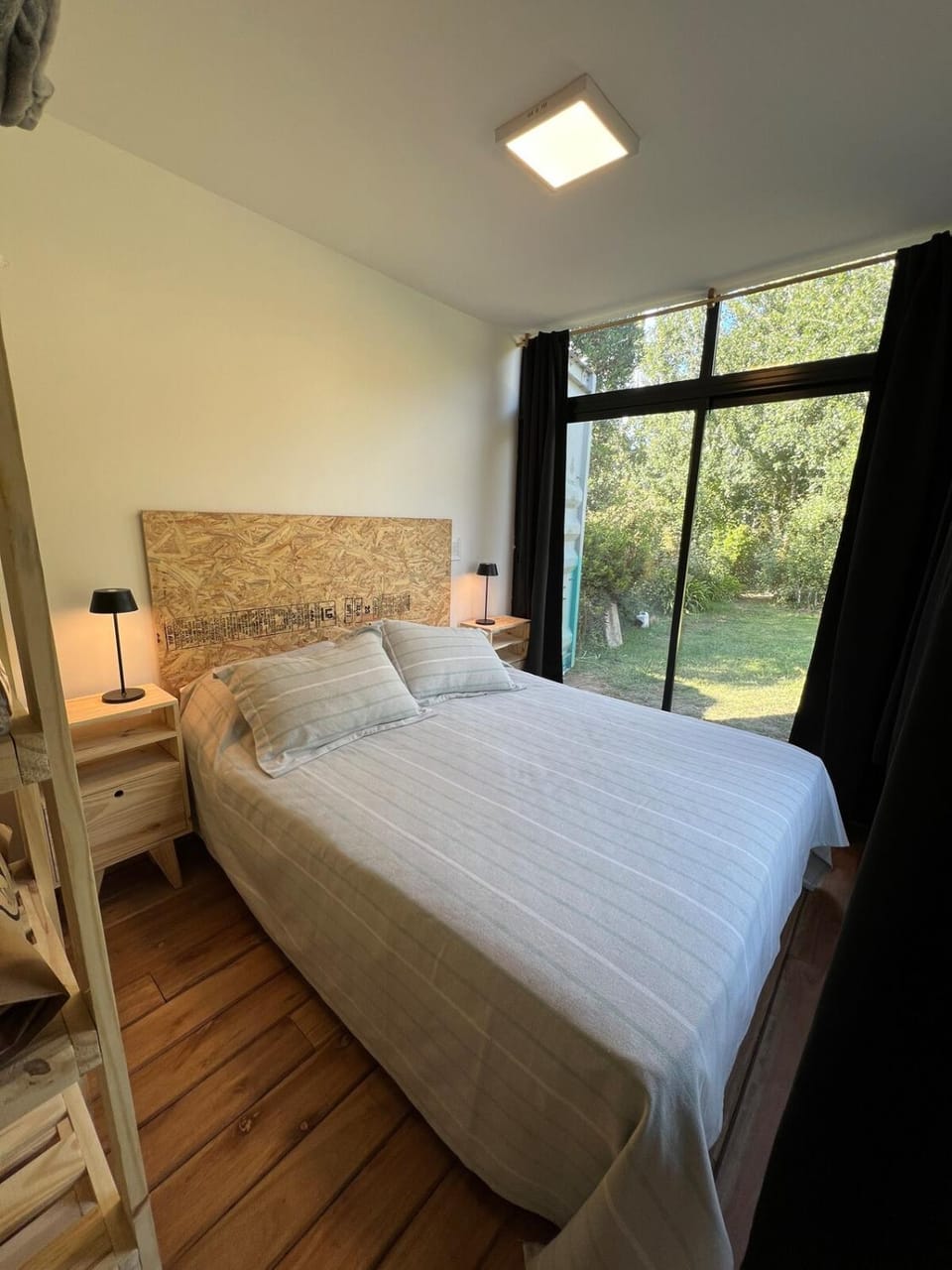 Bed, Area and facilities