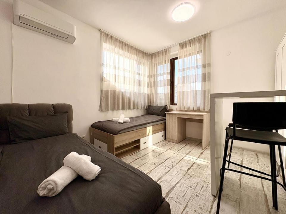Bedroom, air conditioner