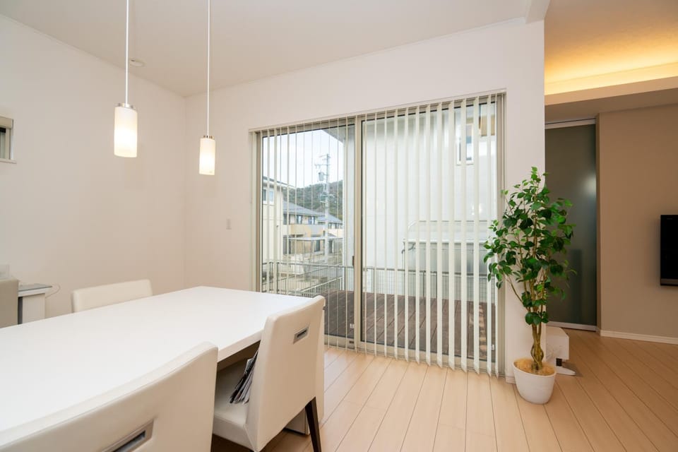 Dining area, kitchen