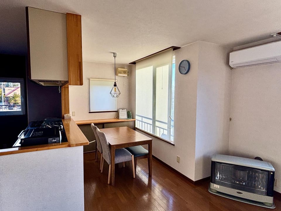 Dining area, heating, air conditioner