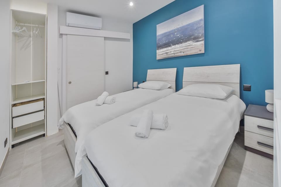 Bed, Photo of the whole room, Bedroom, towels, wardrobe, air conditioner