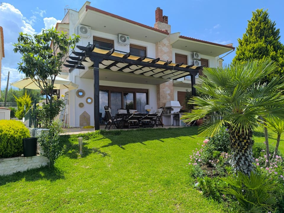 Patio, Day, Garden, Garden view
