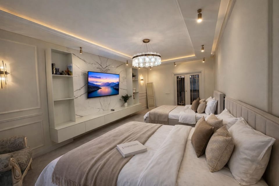 Bed, TV and multimedia, Bedroom