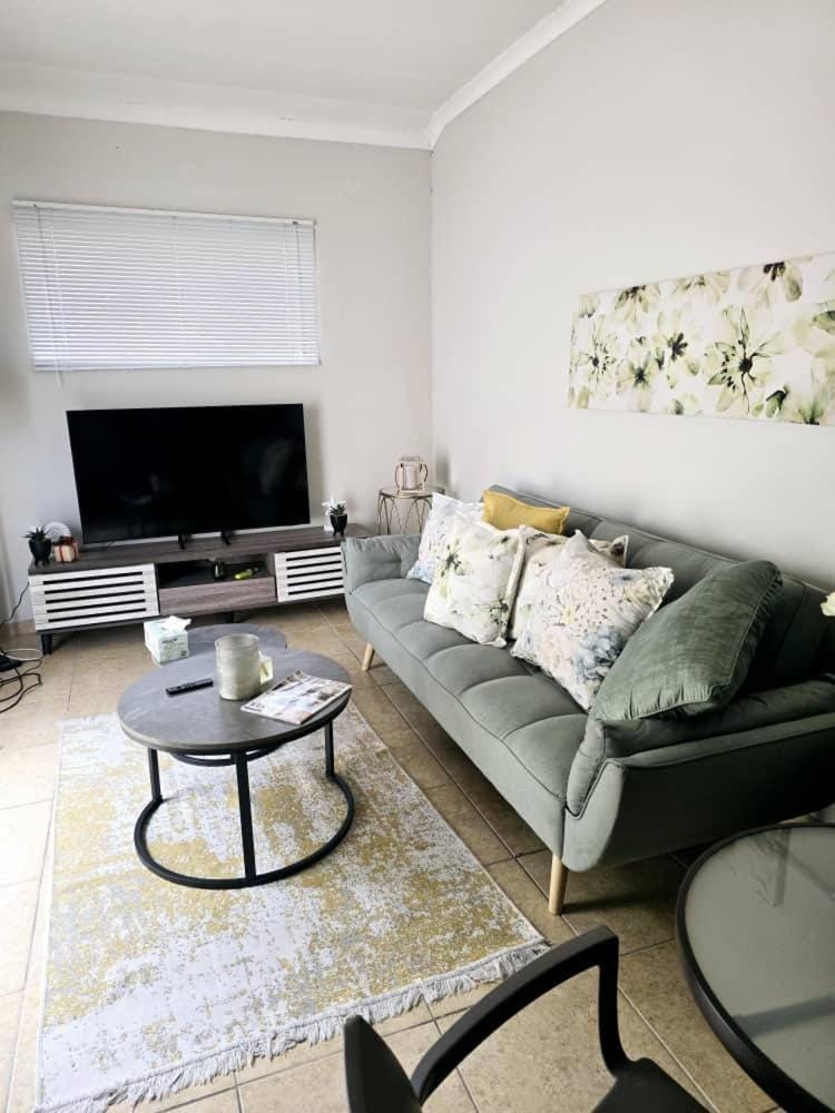 MK Cozy Cottage Bed and Breakfast in Sandton