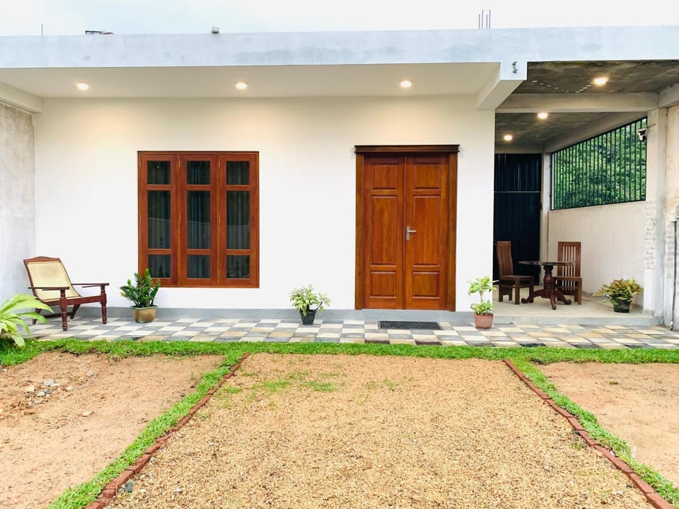 TK Inn Weligama Apartment in Kamburugamuwa