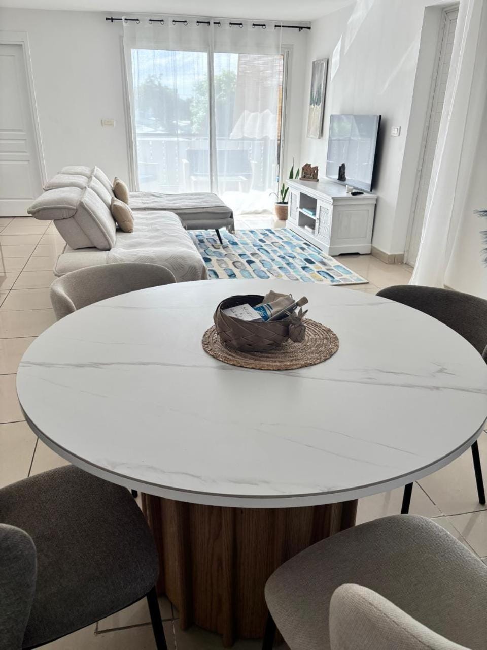 TV and multimedia, Living room, Dining area