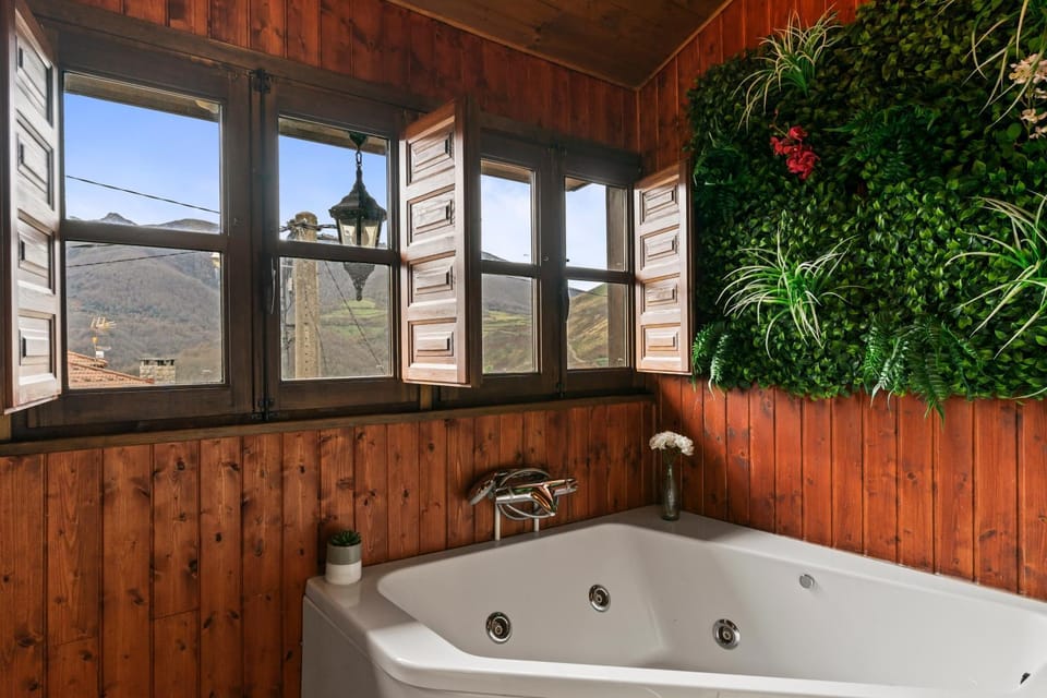 Bathroom, Living room