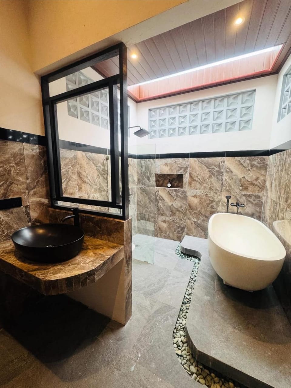 Shower, Toilet, Bathroom, Bath