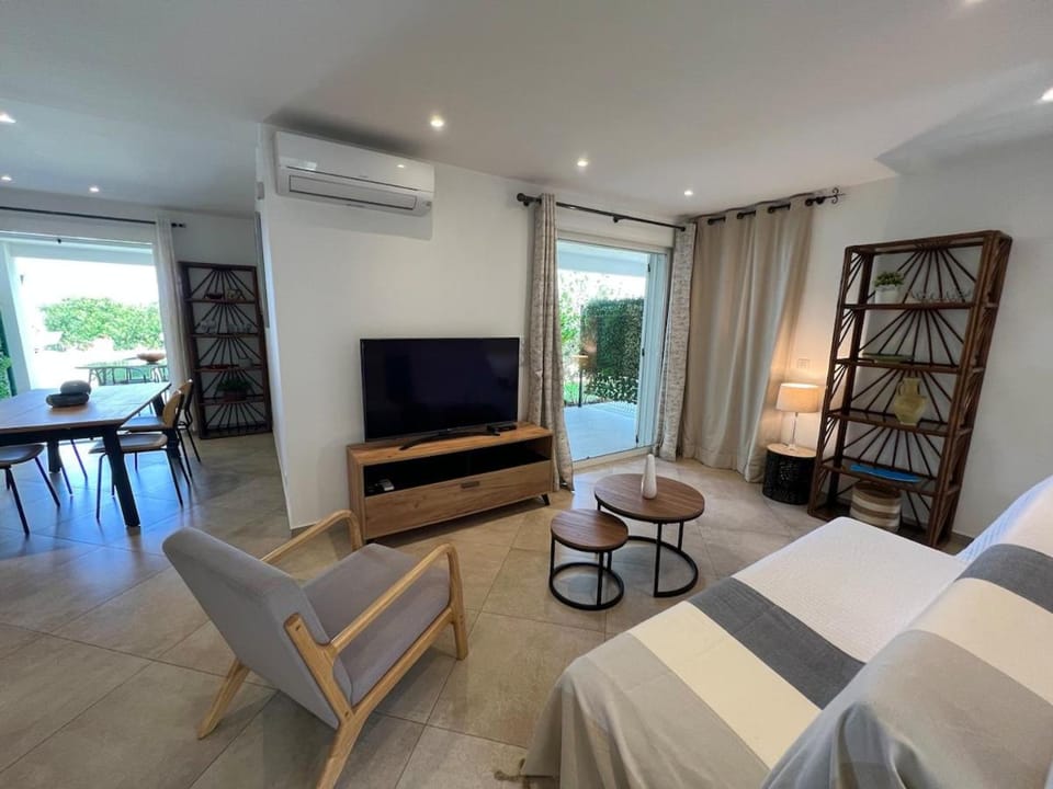 TV and multimedia, View (from property/room), View (from property/room), Living room, Seating area, Garden view, Garden view, Pool view, Pool view