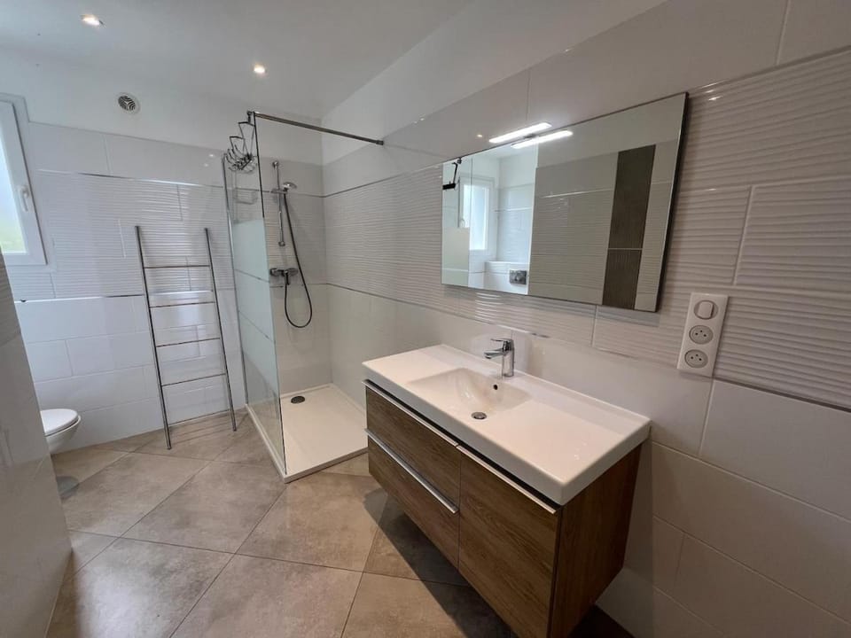 Shower, Toilet, Bathroom