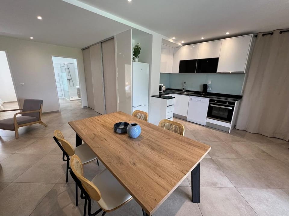 Coffee/tea facilities, View (from property/room), View (from property/room), Kitchen or kitchenette, Dining area, Garden view, Garden view, Pool view, Pool view, dishwasher, microwave, oven, stove, stove, toaster, washing machine, washing machine, kitchen