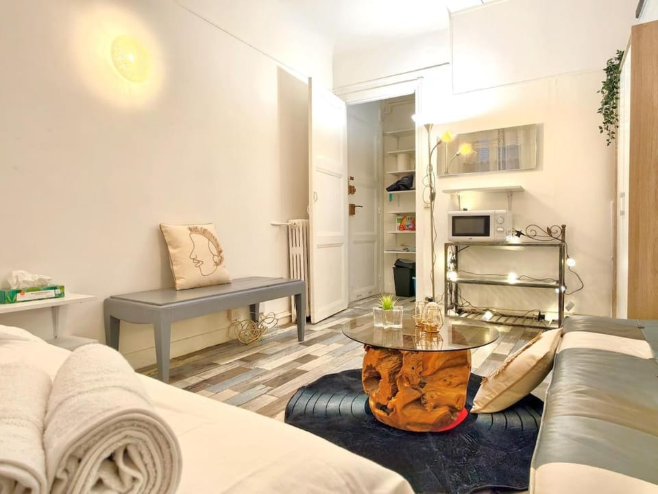 Well-Located Studio near Montparnasse withElevator Apartment in Paris