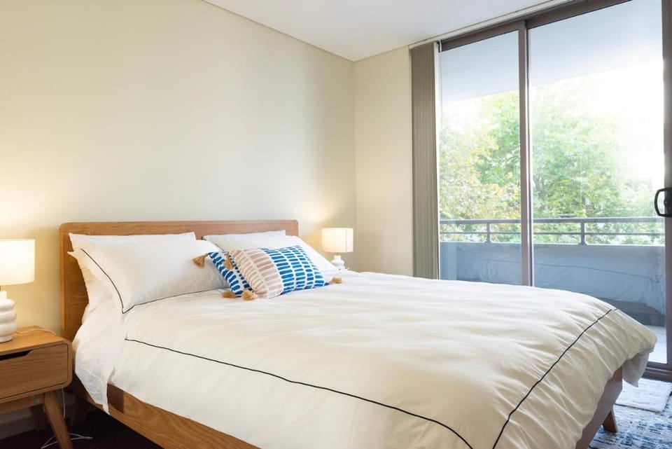 Cozy Yet Modern Stay near Train Station and Hospital Apartment in Wollongong