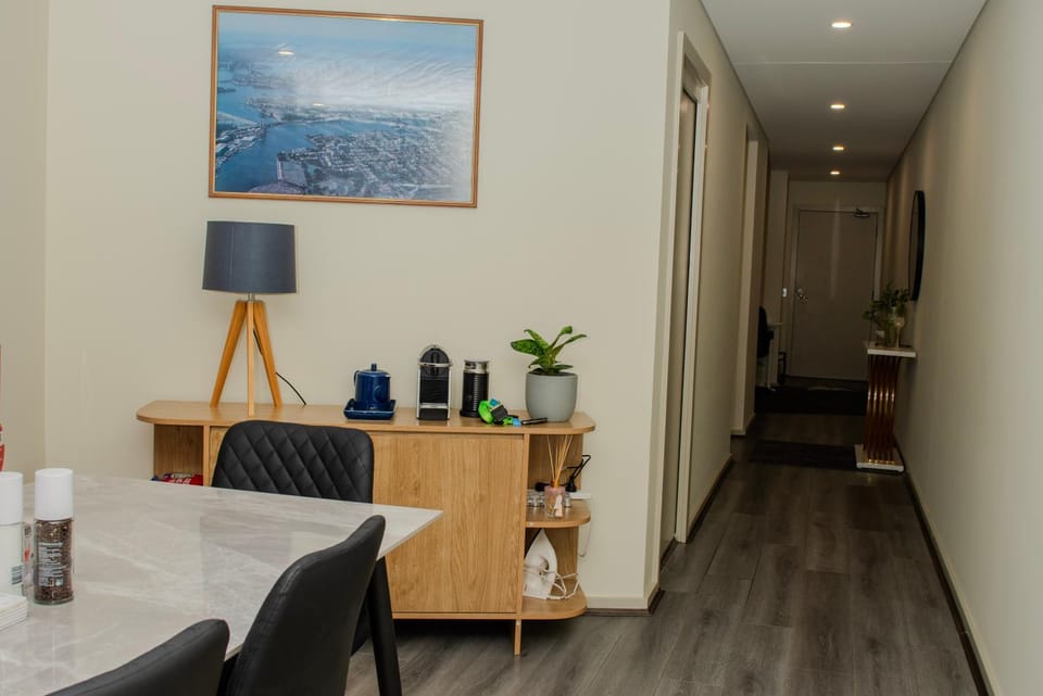 Cozy Yet Modern Stay near Train Station and Hospital Apartment in Wollongong