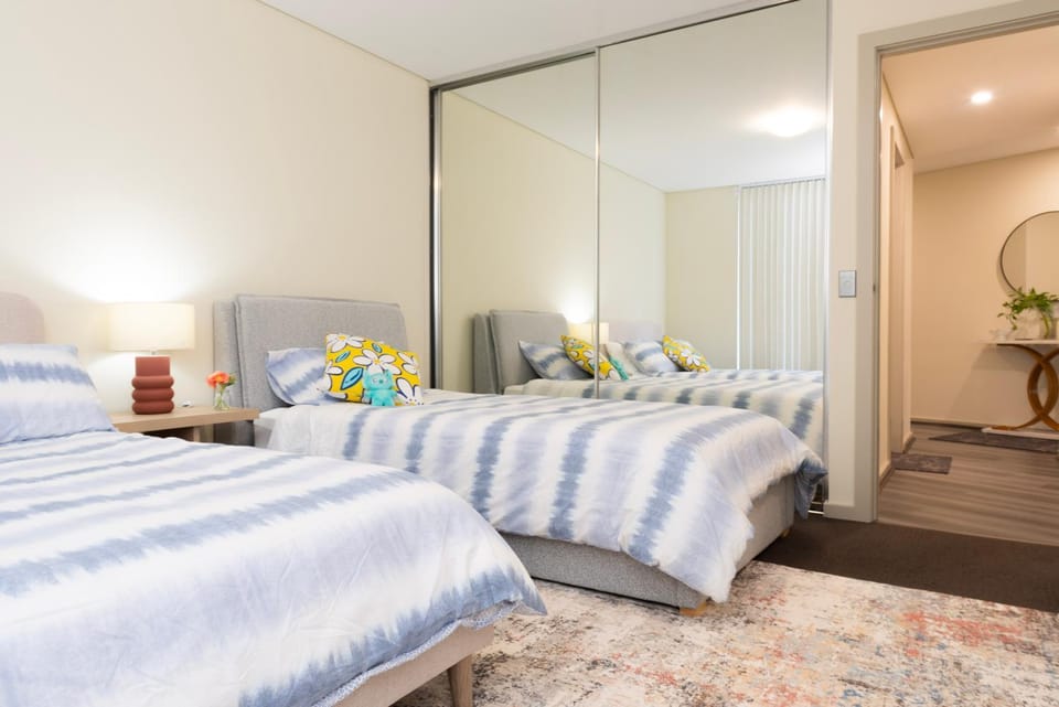 Cozy Yet Modern Stay near Train Station and Hospital Apartment in Wollongong