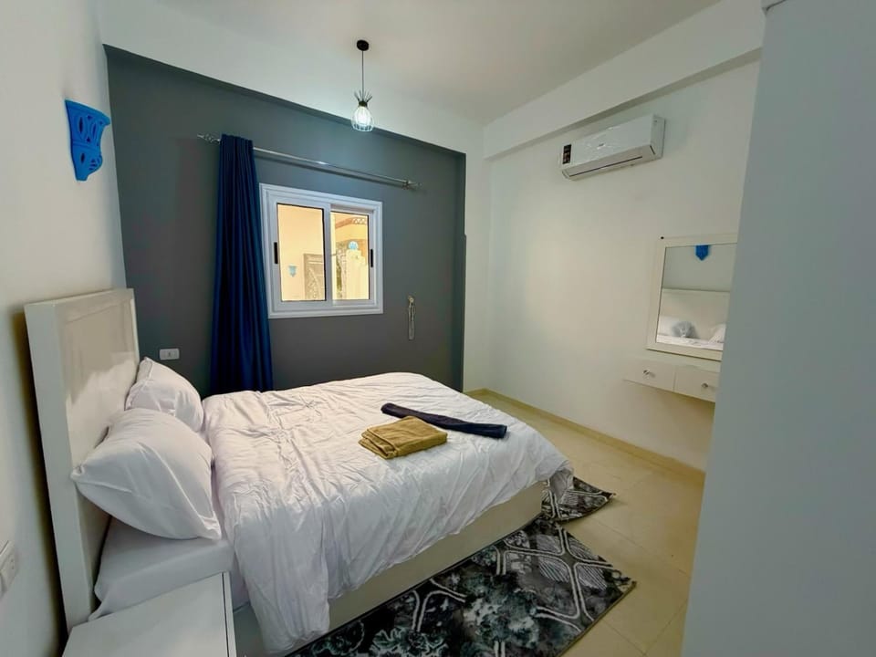 Bed, Photo of the whole room, Bedroom, towels, air conditioner