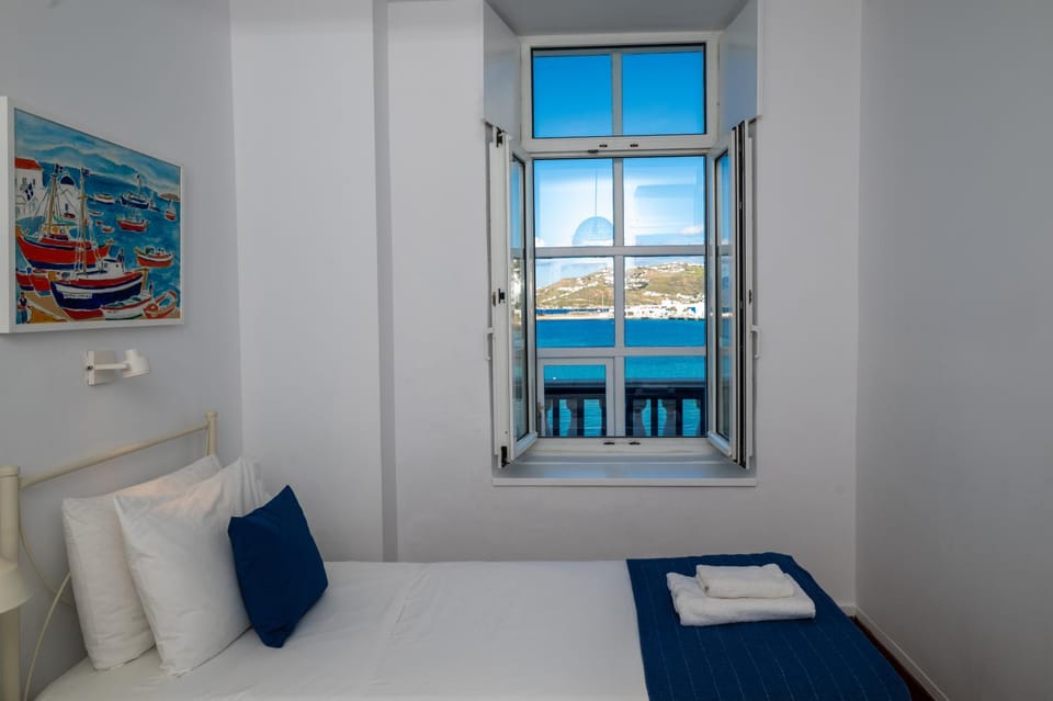 Bed, Bedroom, Sea view, towels
