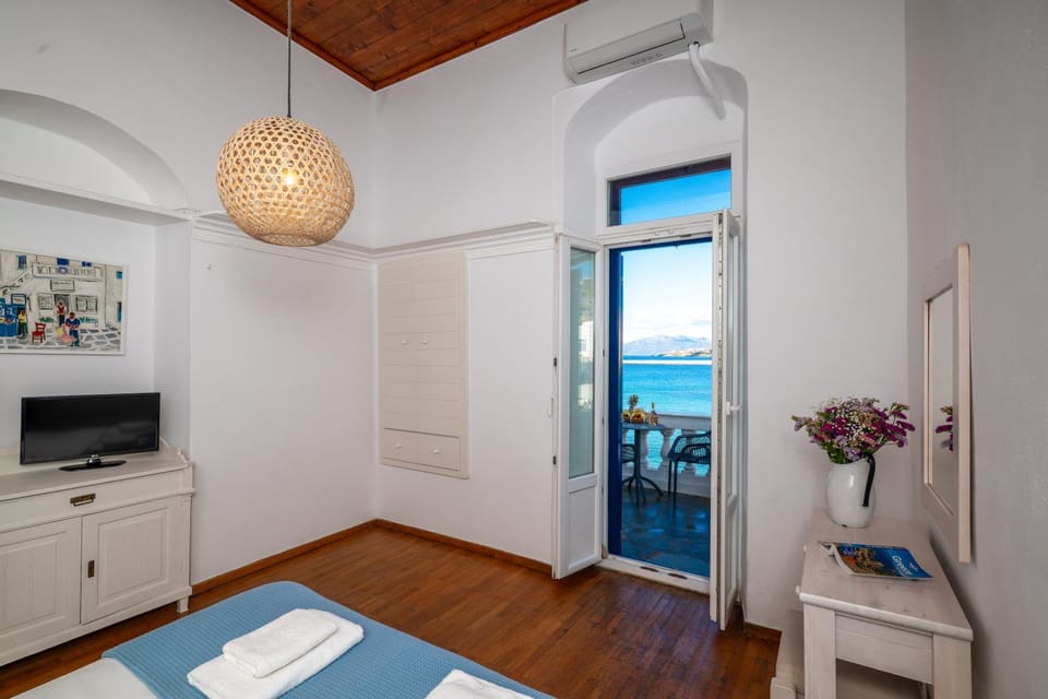Bed, Bedroom, Sea view