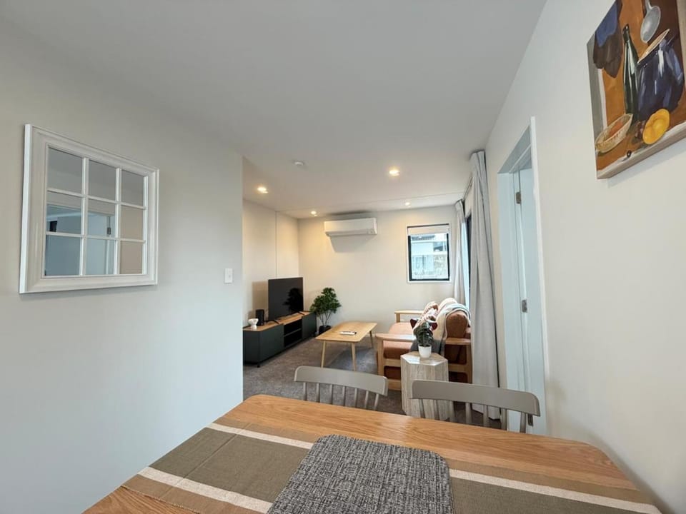 Luxury 3-Bed 3-Bath Home Near CBD and Garage House in Christchurch