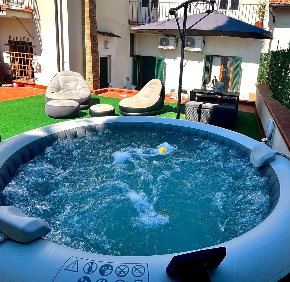 Hot Tub, Hot Tub