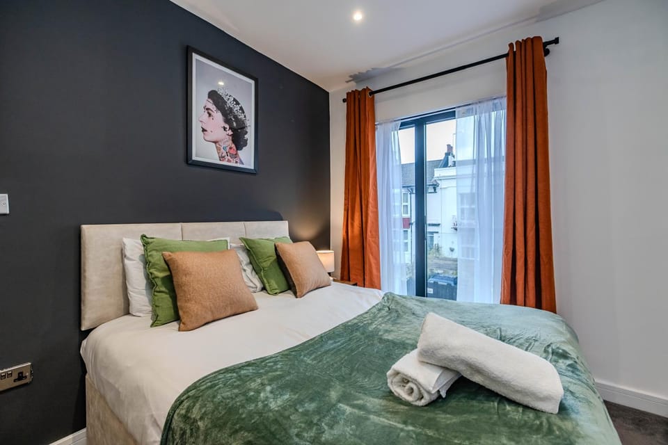 Super Central 3 Bedroom Flat Next To Brighton Beach Apartment in Brighton
