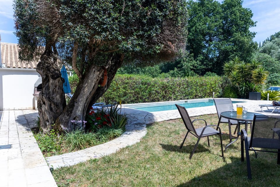 Day, Garden, Seating area, Swimming pool
