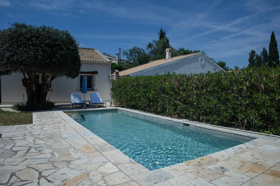 Property building, Swimming pool, sunbed