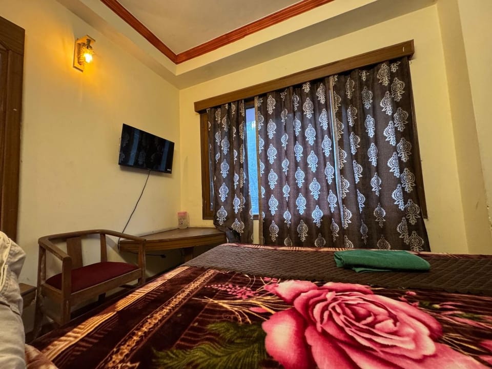 Communal lounge/ TV room, Bed, TV and multimedia, Bedroom