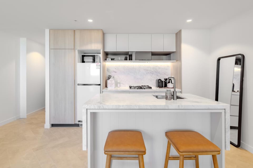 Coffee/tea facilities, Kitchen or kitchenette, oven, stove