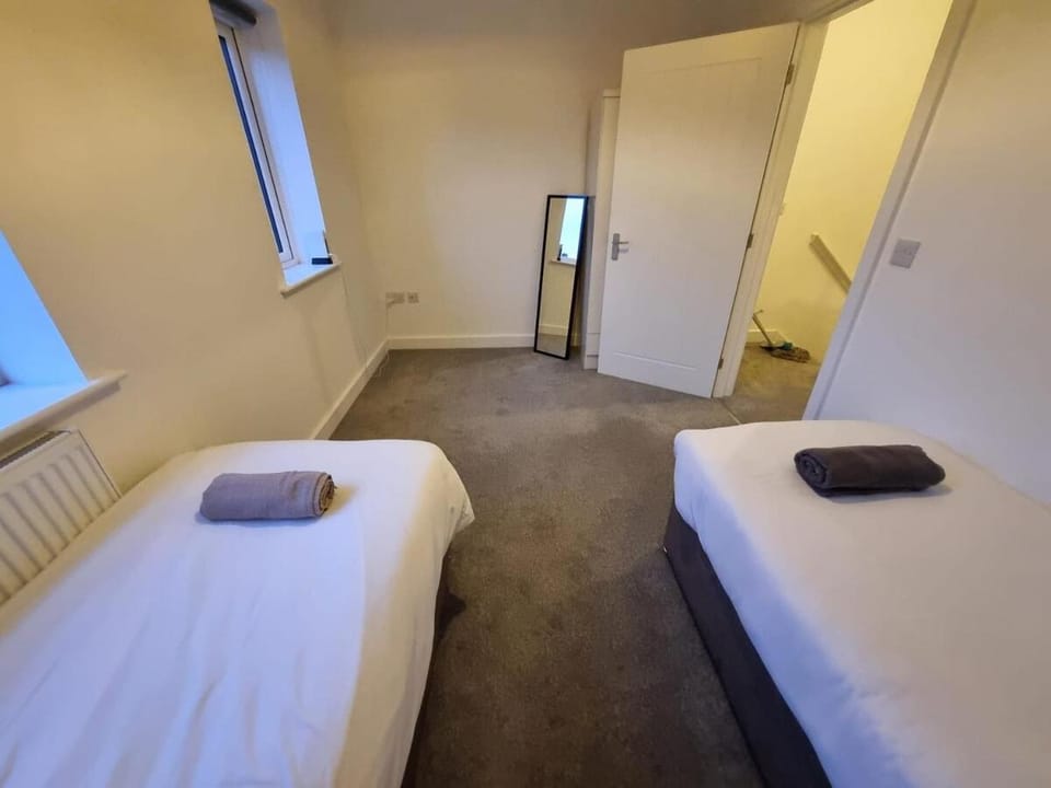 Comfortable 2-Bedroom Barwell Home A with Free Parking House in Hinckley