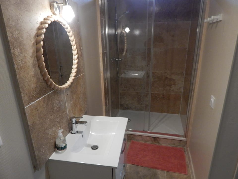 ST Malo Bel appartement plain -pied 300 m gare prés plage du sillon intramuros Apartment in St-Malo