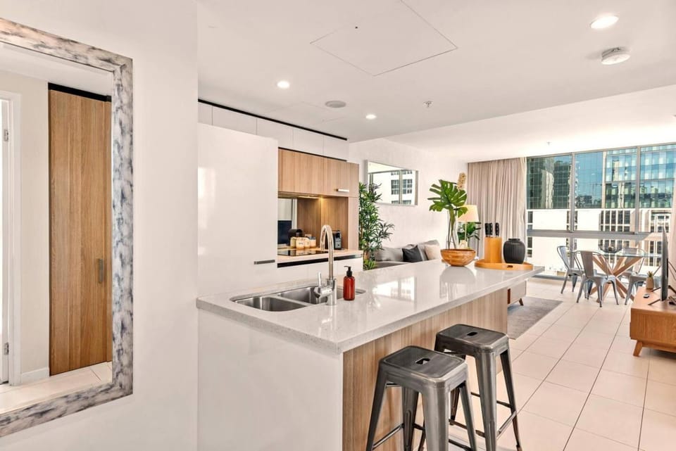 Kitchen or kitchenette, Dining area, oven, stove