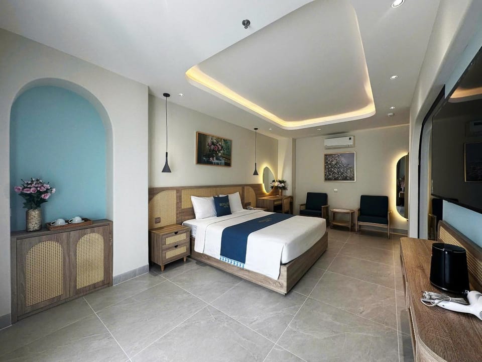 Living room, Photo of the whole room, Seating area, Evening entertainment, Bedroom