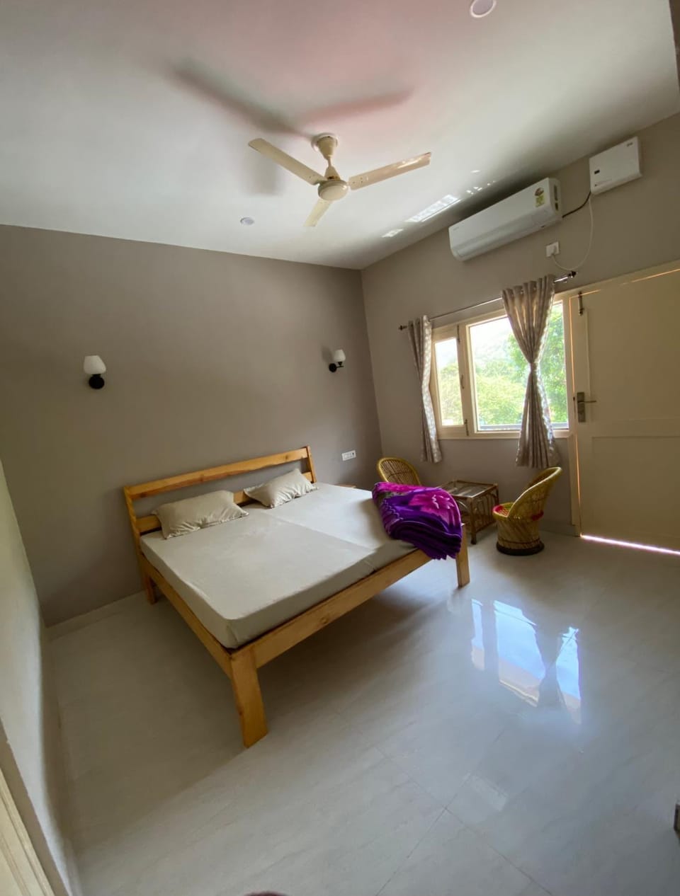 Bed, Photo of the whole room, Bedroom, air conditioner