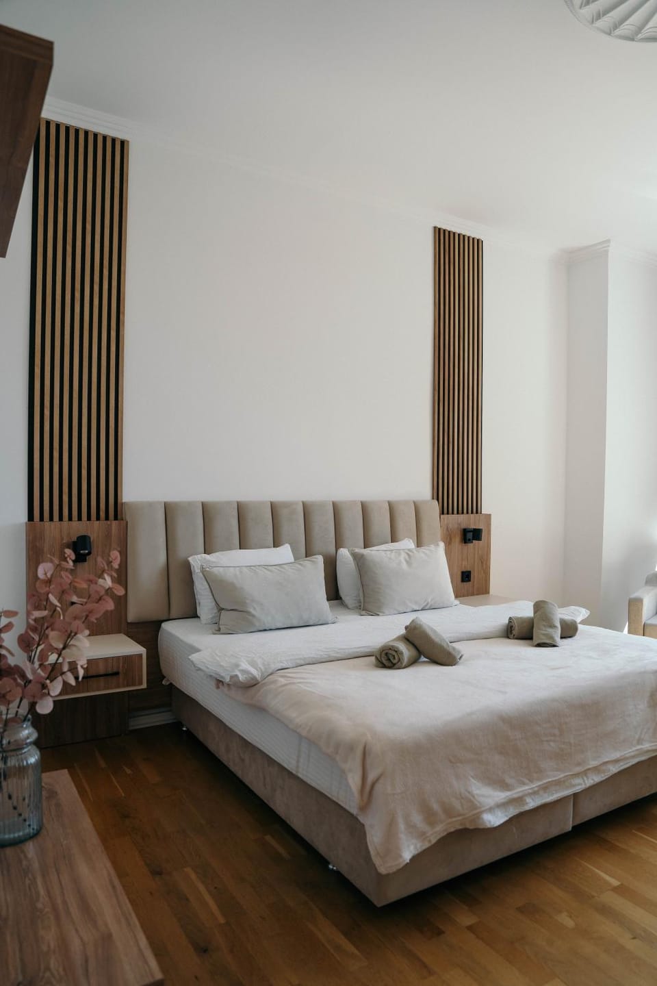 Photo of the whole room, Bedroom, towels