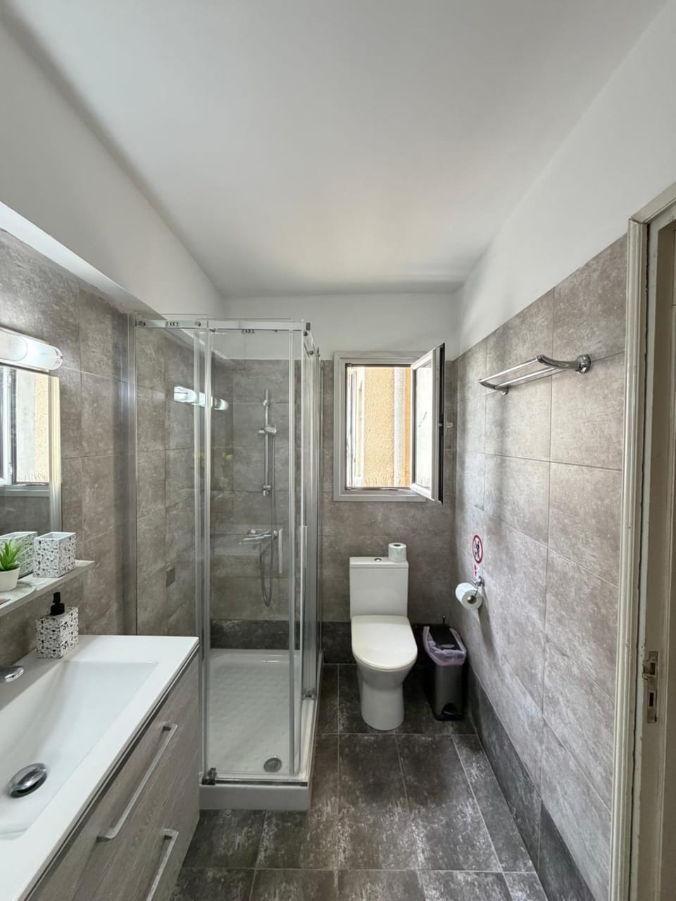 SeaScape Eight Apartment in Larnaca