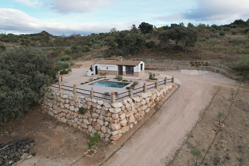 Property building, Day, Natural landscape, Mountain view, Pool view, Swimming pool