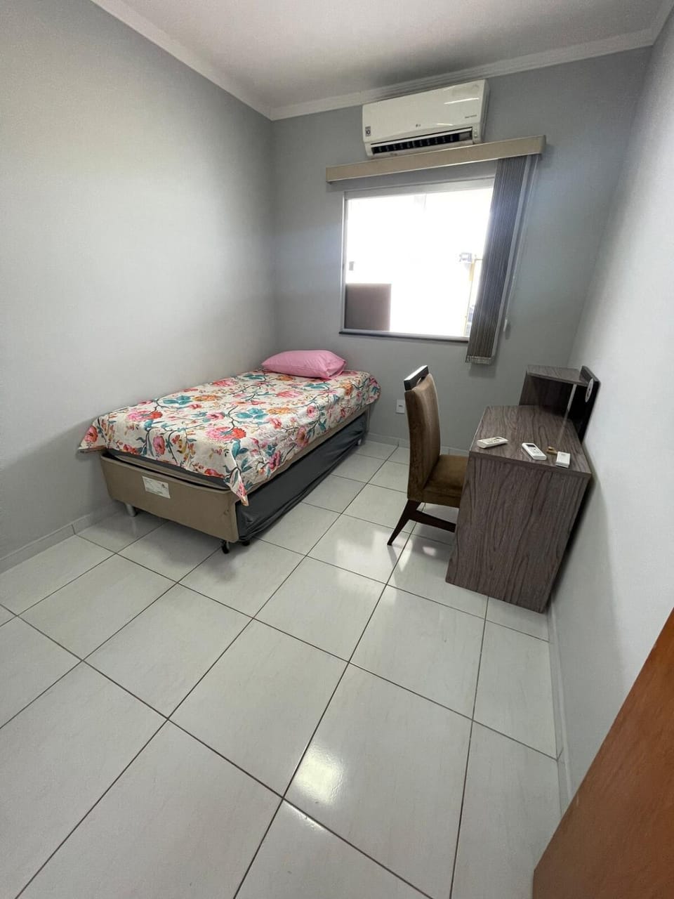Bed, Bedroom, air conditioner