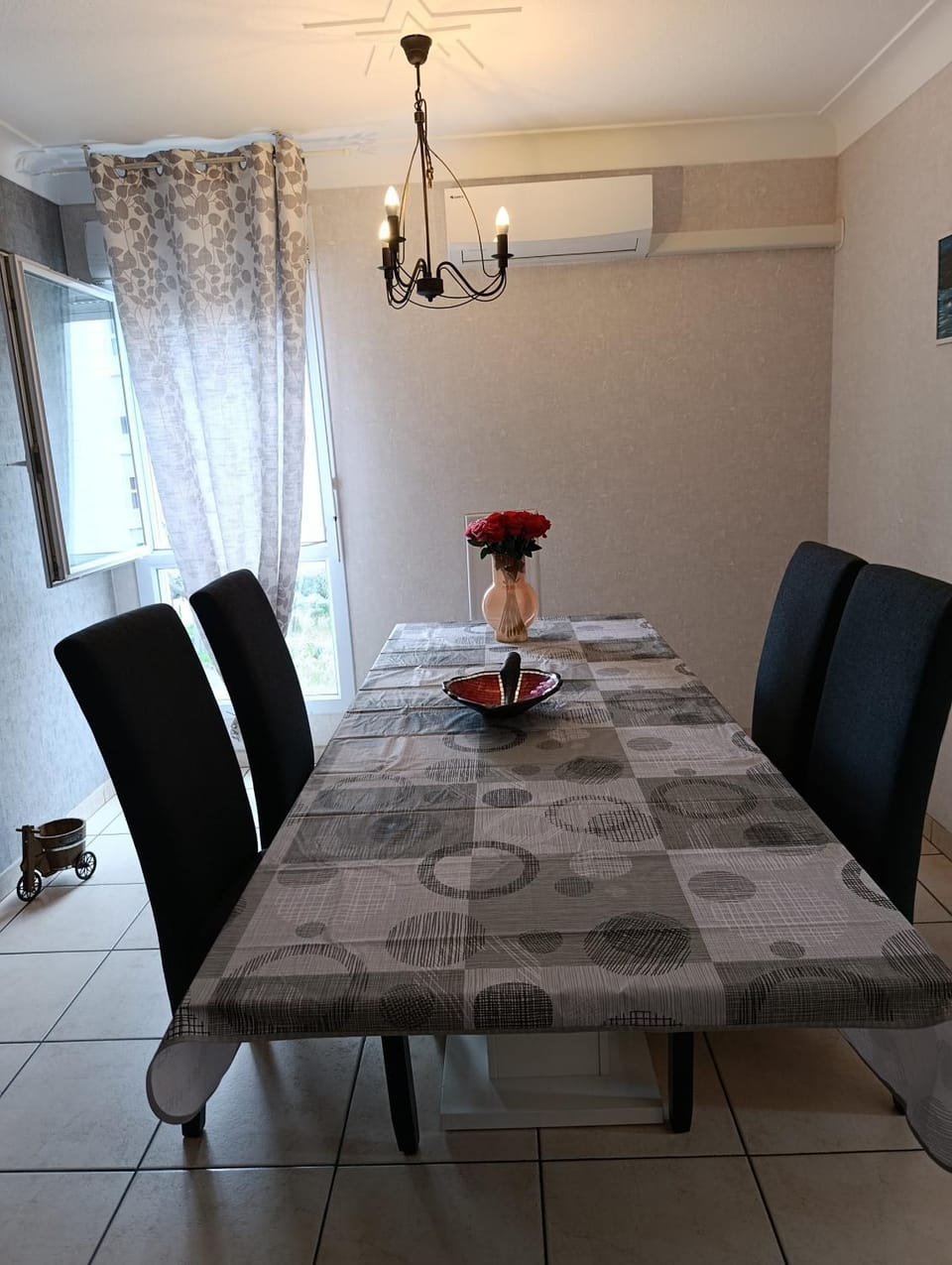 T5 lumineux pour vos Loisirs ou pour votre Travail Apartment in Provence-Alpes-Côte d'Azur