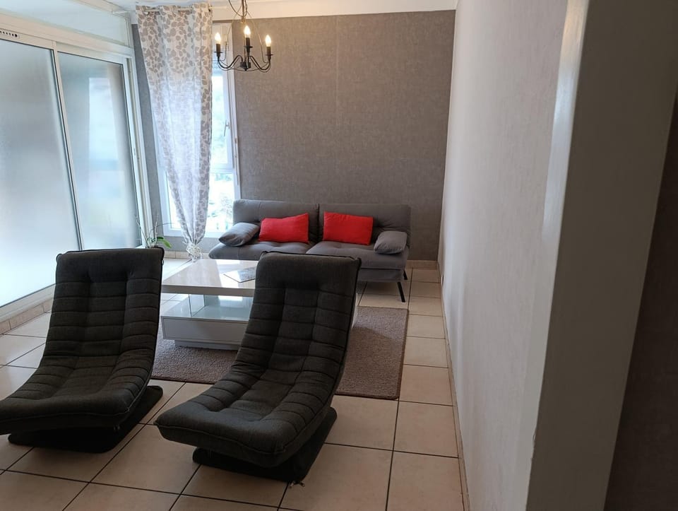 T5 lumineux pour vos Loisirs ou pour votre Travail Apartment in Provence-Alpes-Côte d'Azur