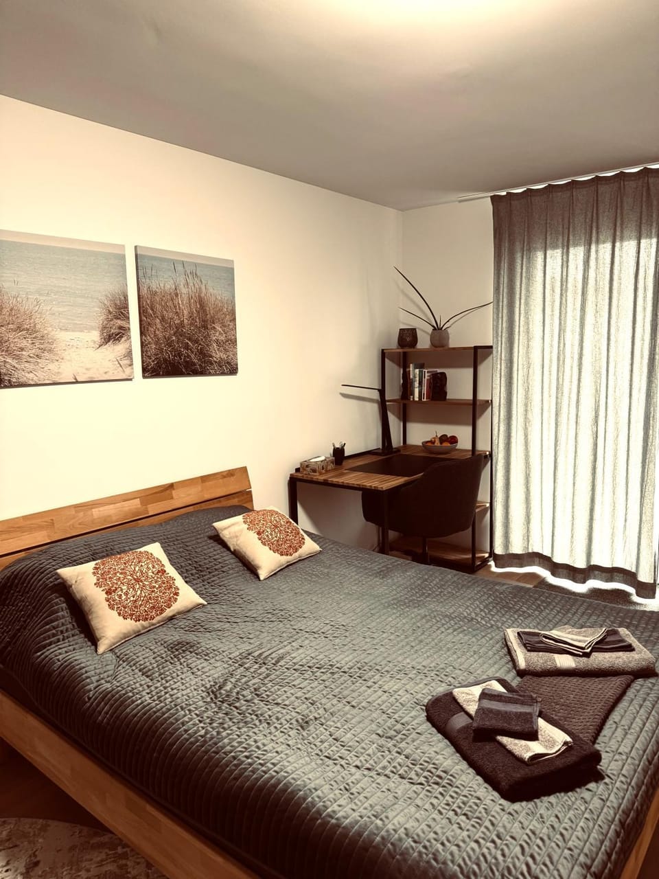 Bed, Photo of the whole room, Bedroom, towels