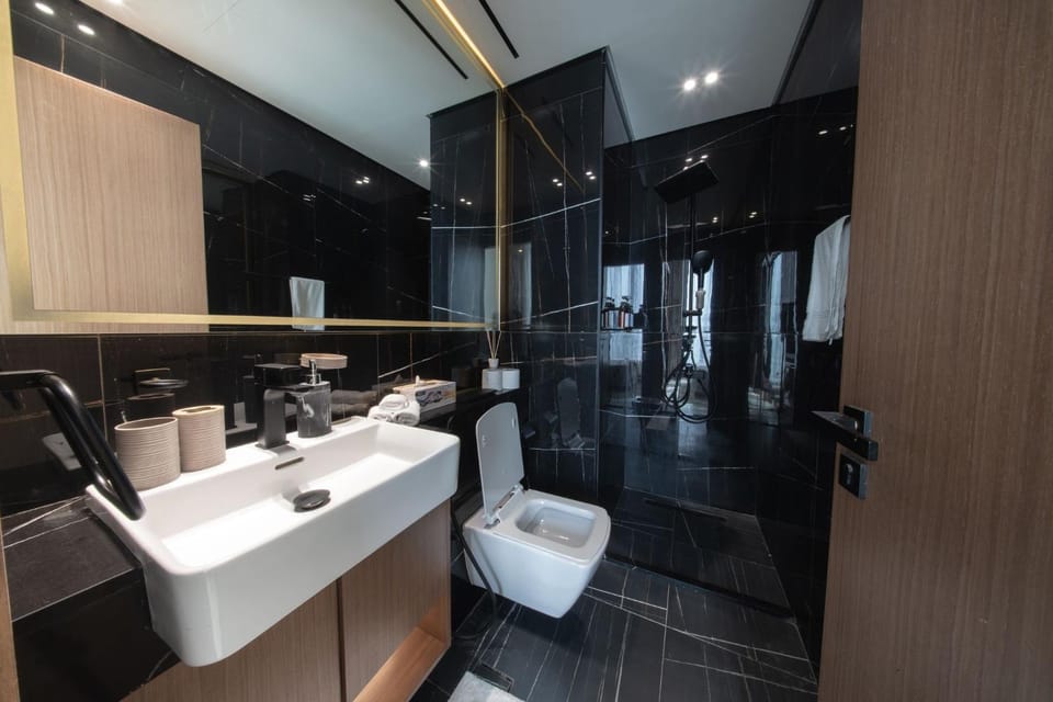 JVC Studio I Pool and Gym I 2 Guests I Couples & Solo Apartment in Dubai