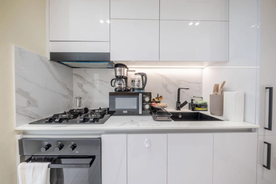 JVC Studio I Pool and Gym I 2 Guests I Couples & Solo Apartment in Dubai