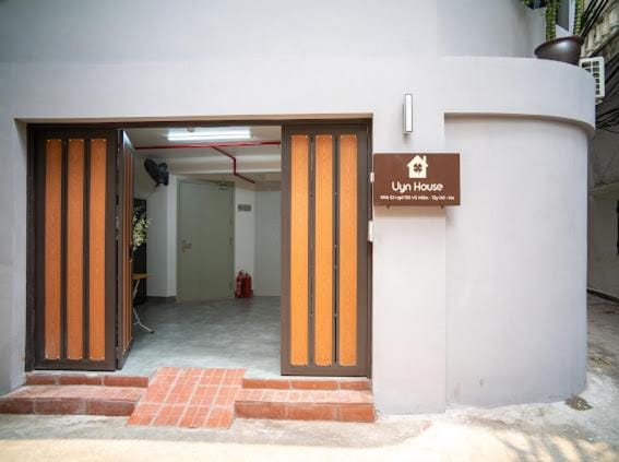 Facade/entrance