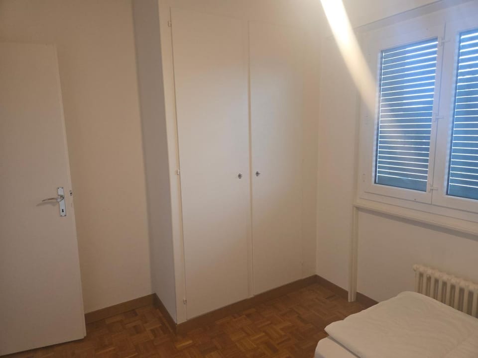 Bed, Photo of the whole room, wardrobe