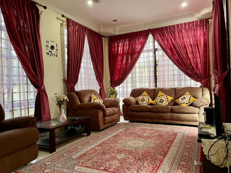 Inap Warisan A bungalow located in fishing village Villa in Malaysia