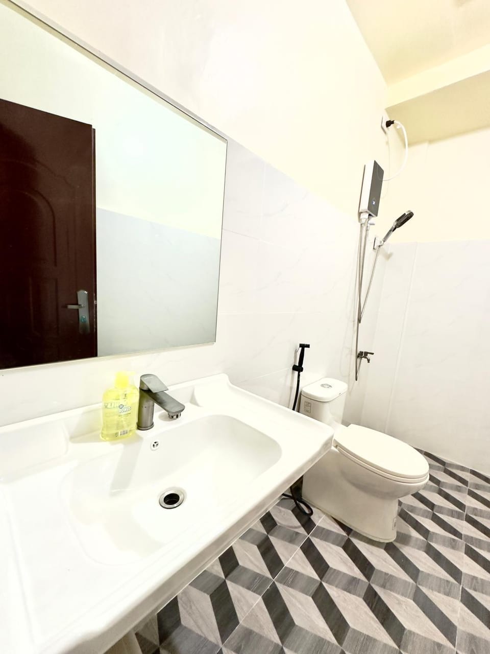 RV3 Prime Suites & Apartelle Apartment hotel in Angeles