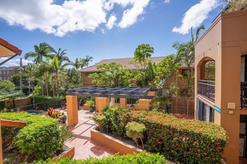 Comfy Apt - Pool, BBQ, Close to the Beach and Cafes Apartment in Mermaid Beach